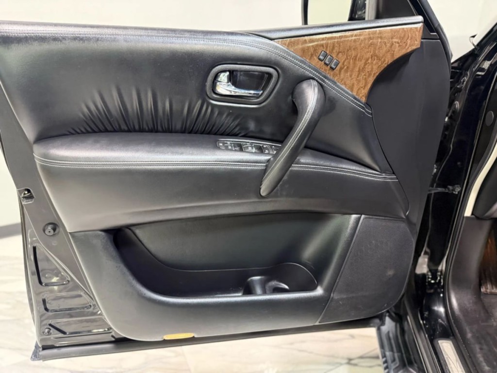 2016 INFINITI QX80 Image 10