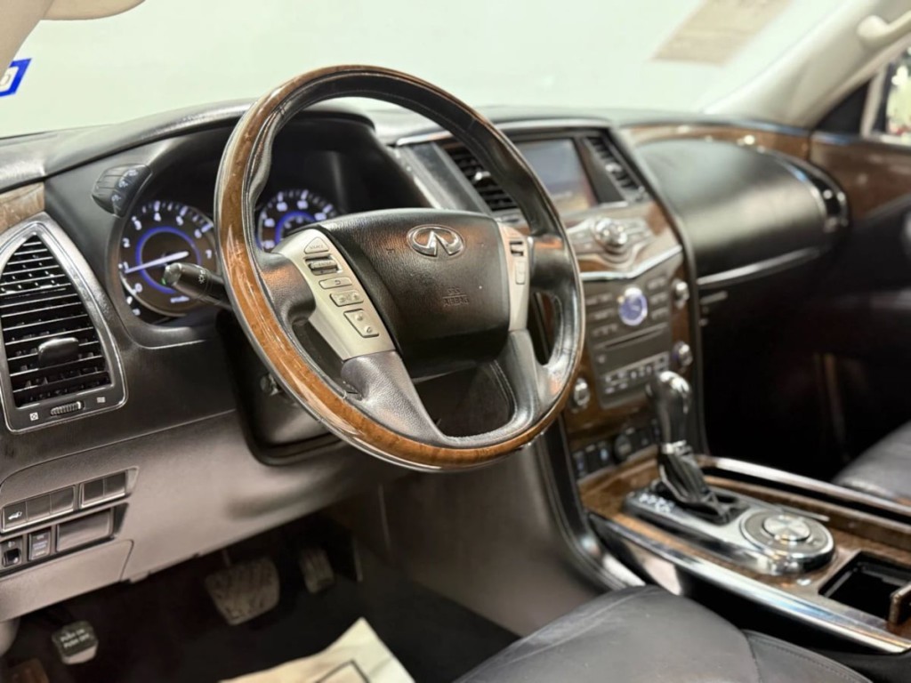 2016 INFINITI QX80 Image 12