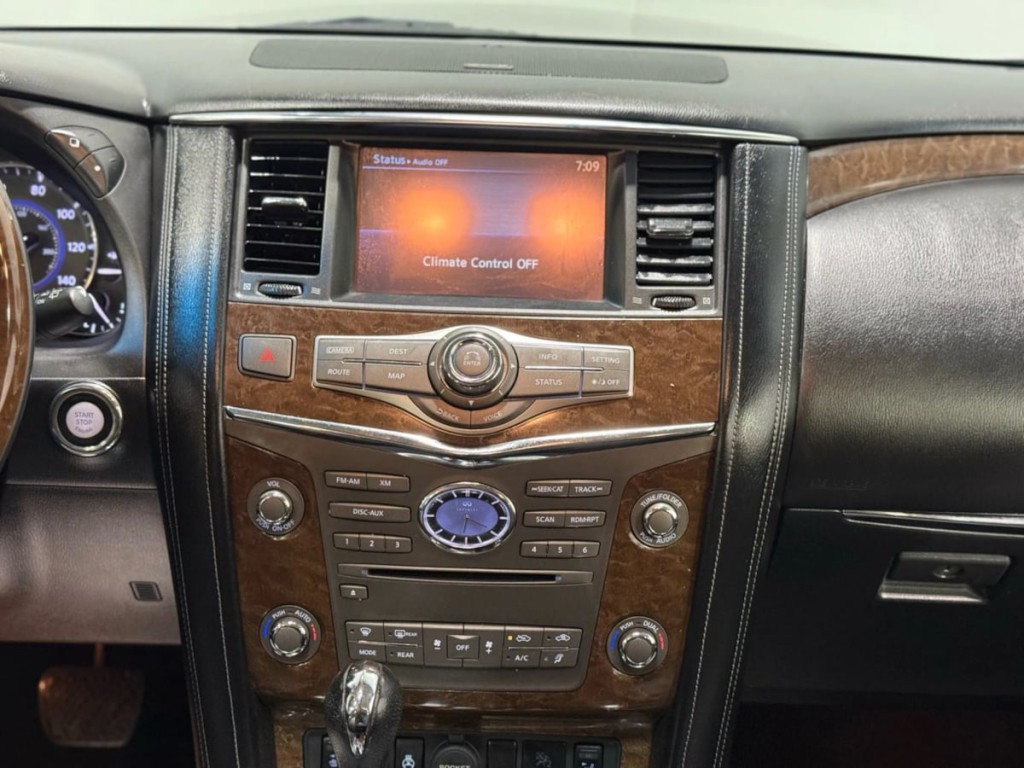 2016 INFINITI QX80 Image 19
