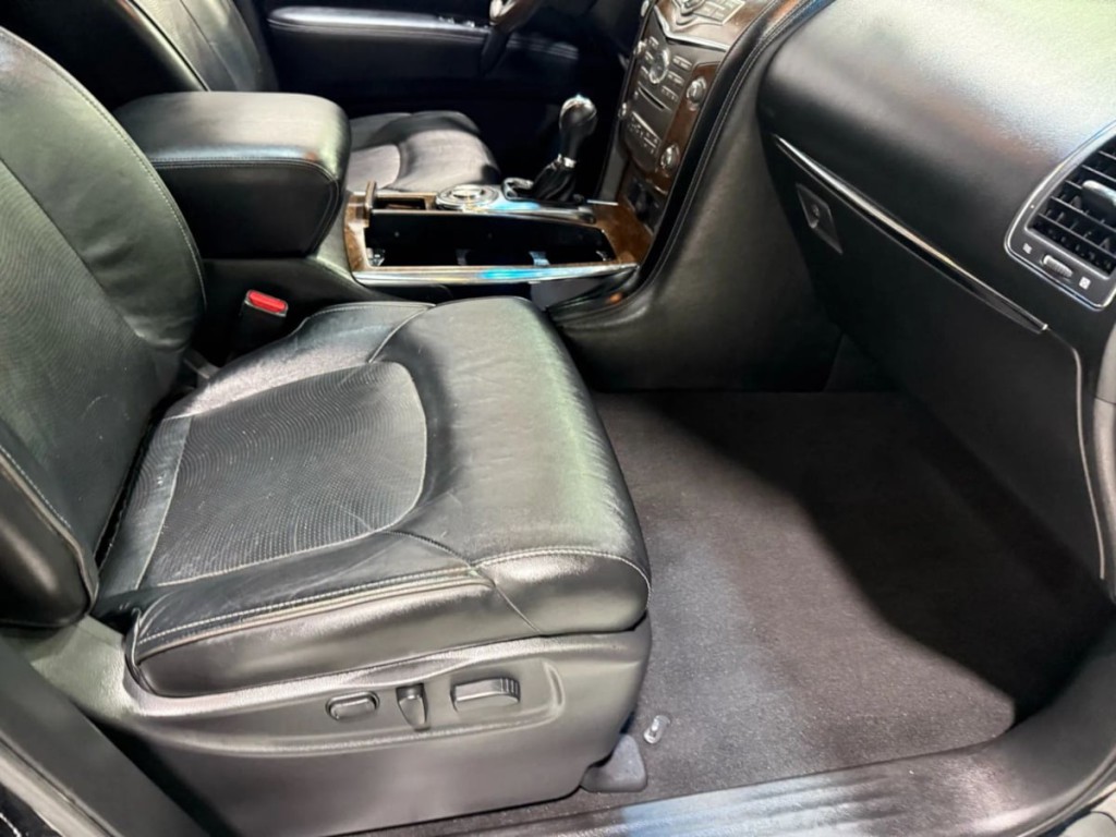 2016 INFINITI QX80 Image 30