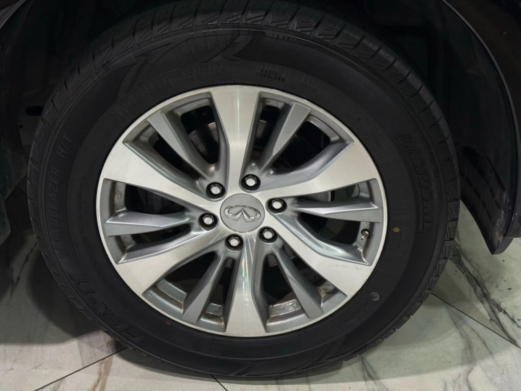 2016 INFINITI QX80 Image 35