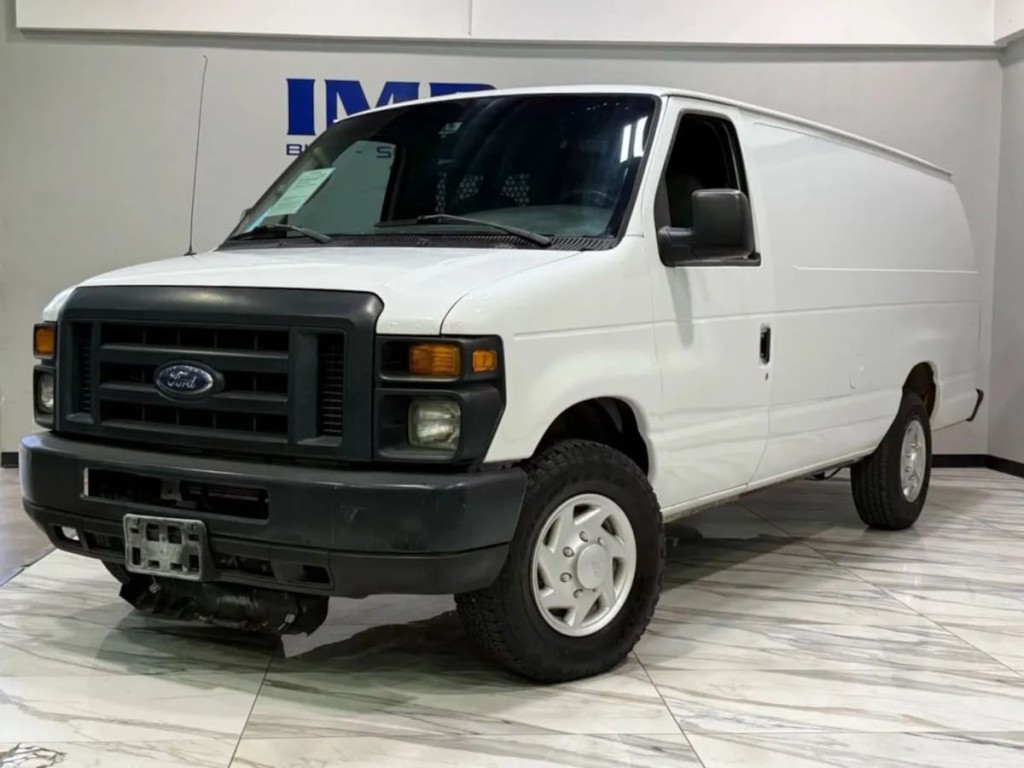 2008 Ford Econoline Image 2