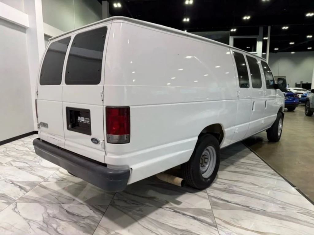 2008 Ford Econoline Image 6