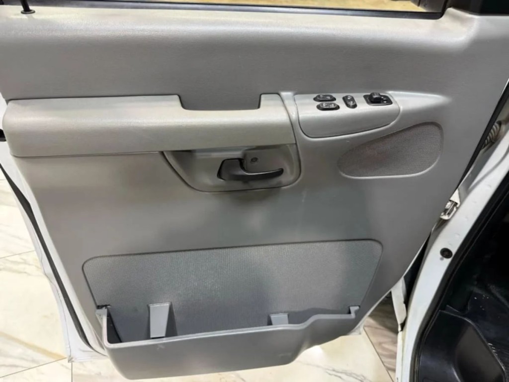 2008 Ford Econoline Image 11