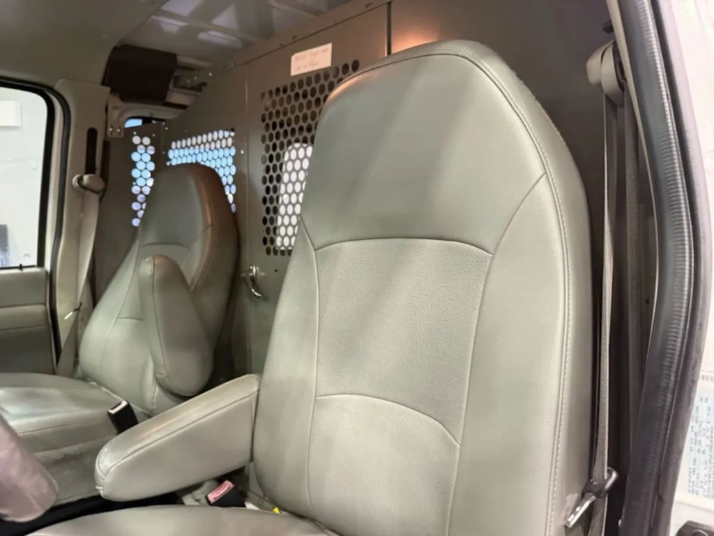2008 Ford Econoline Image 20