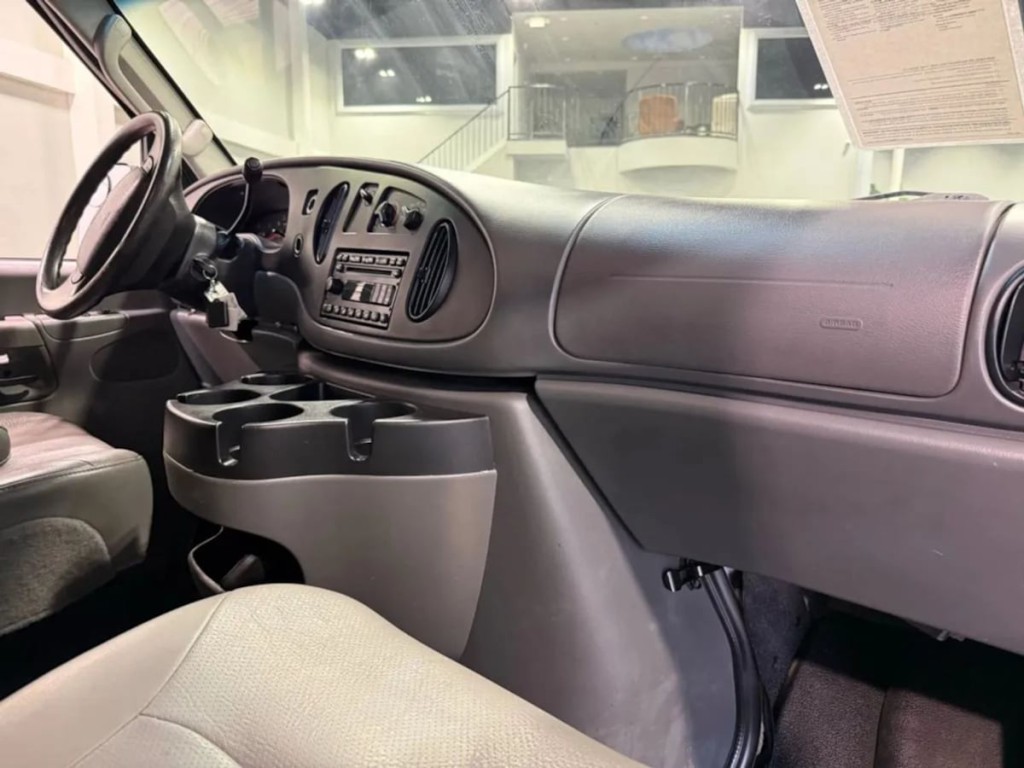 2008 Ford Econoline Image 22