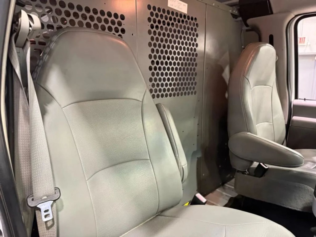 2008 Ford Econoline Image 23