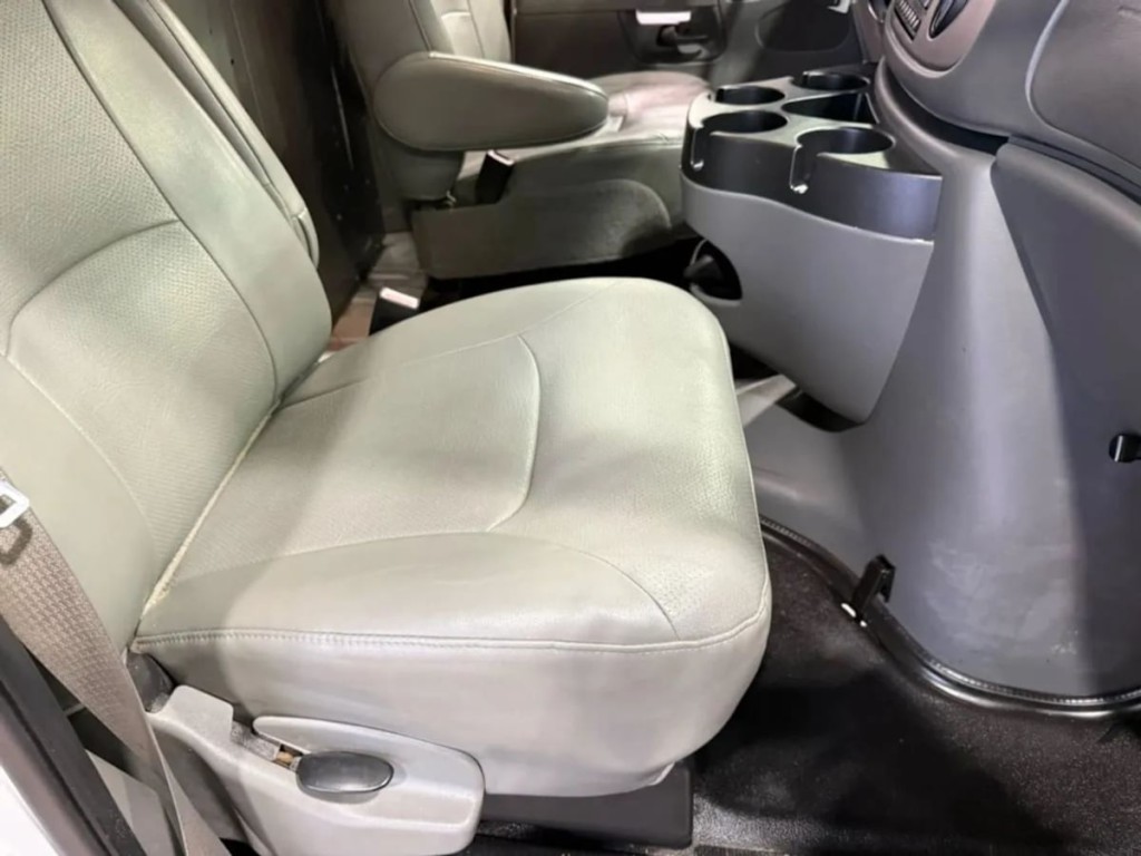 2008 Ford Econoline Image 24