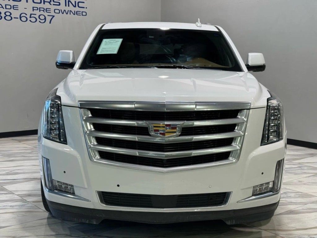 2017 Cadillac Escalade Image 3