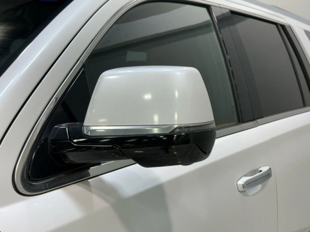 2017 Cadillac Escalade Image 16