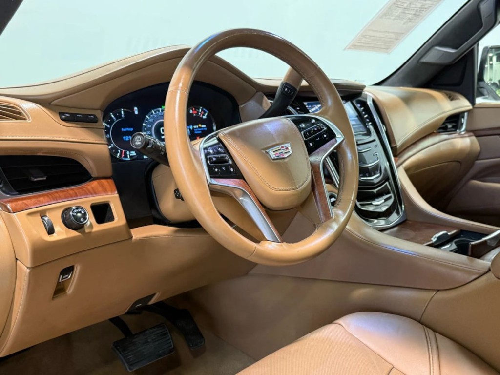 2017 Cadillac Escalade Image 18