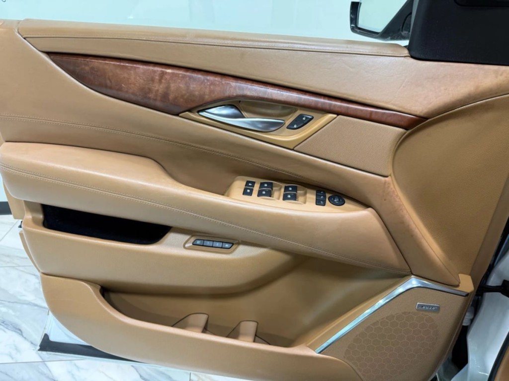 2017 Cadillac Escalade Image 26