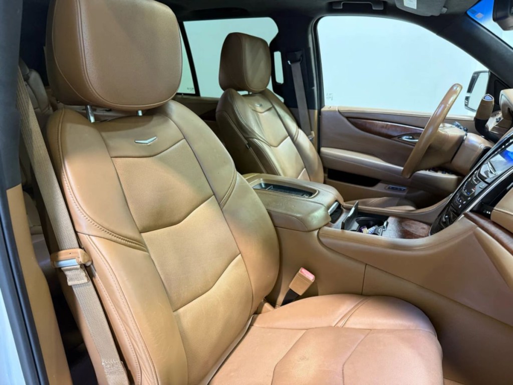 2017 Cadillac Escalade Image 28