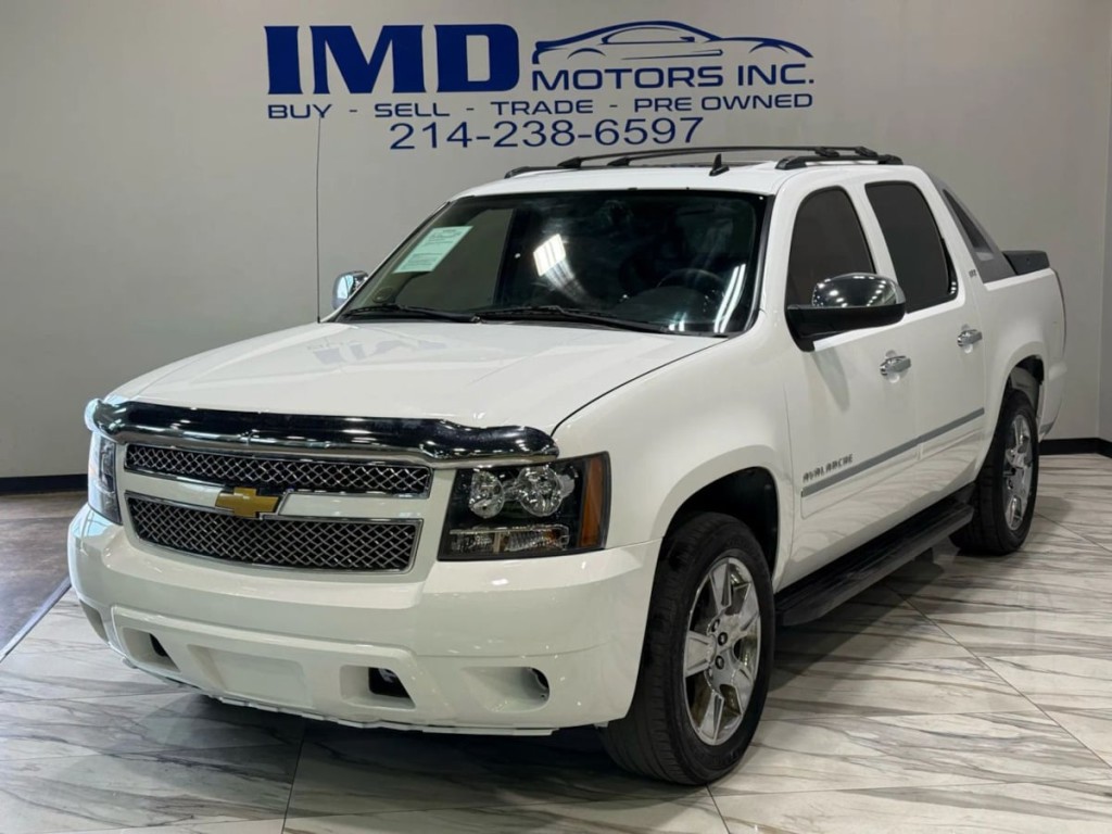 2011 Chevrolet Avalanche Image 1