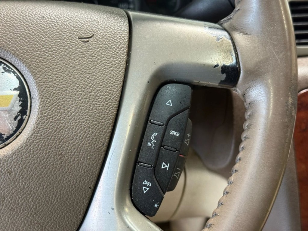 2011 Chevrolet Avalanche Image 15