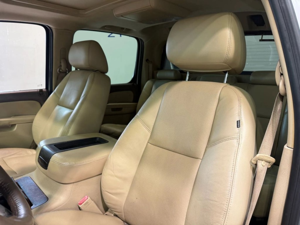 2011 Chevrolet Avalanche Image 19