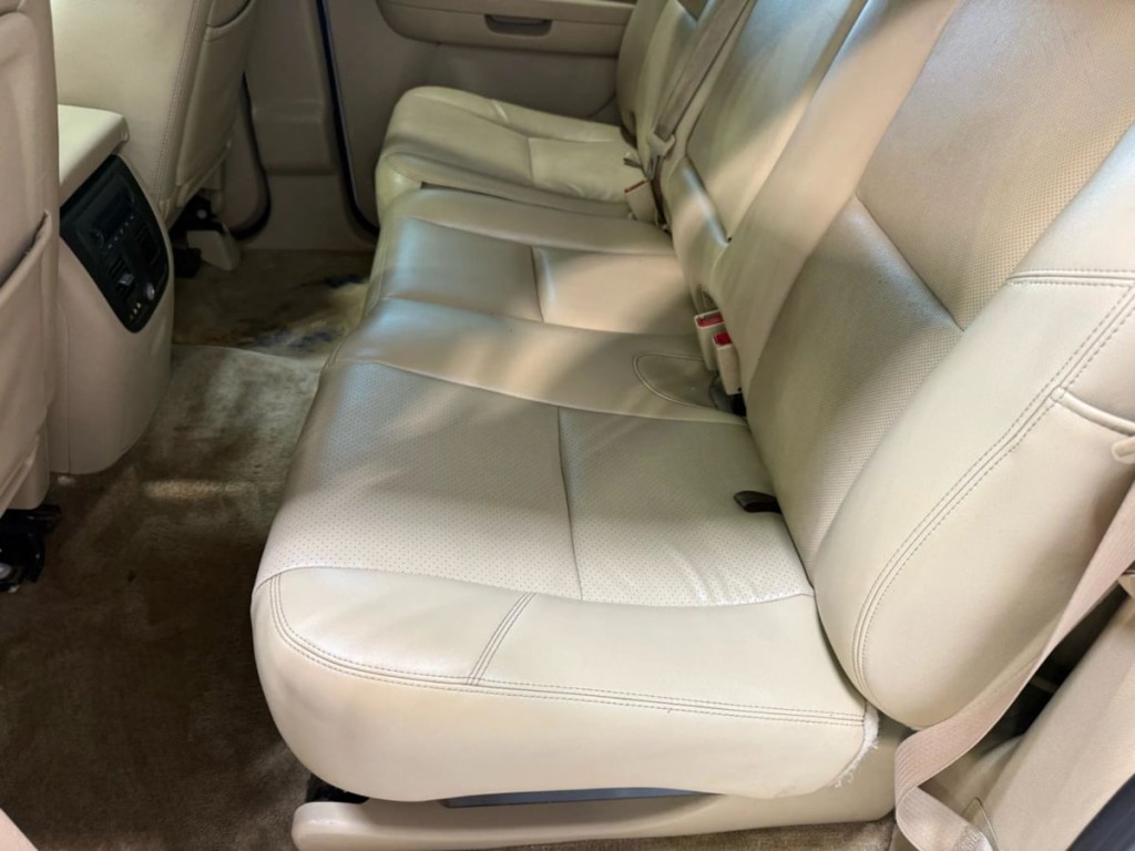 2011 Chevrolet Avalanche Image 22