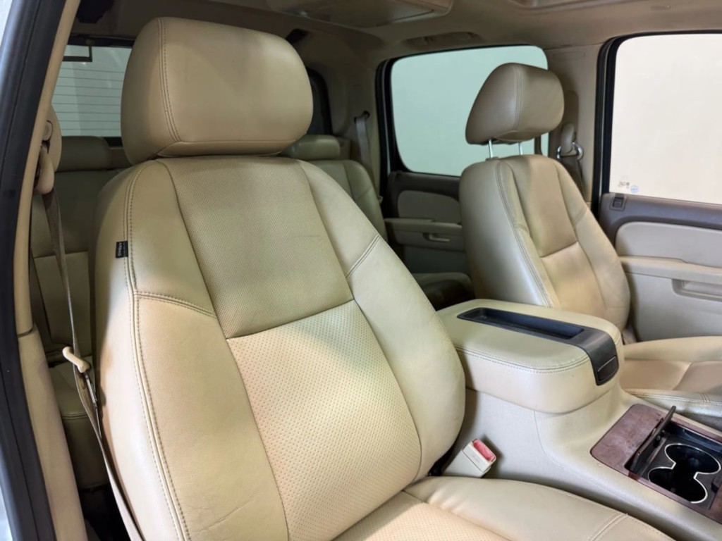 2011 Chevrolet Avalanche Image 23