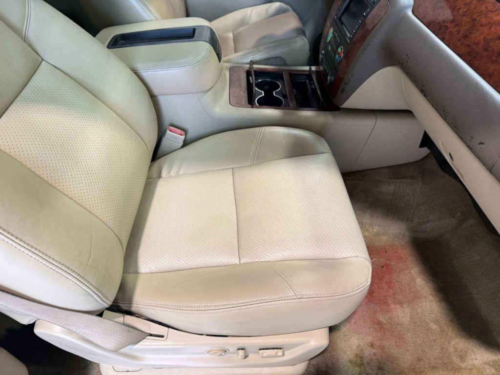 2011 Chevrolet Avalanche Image 24