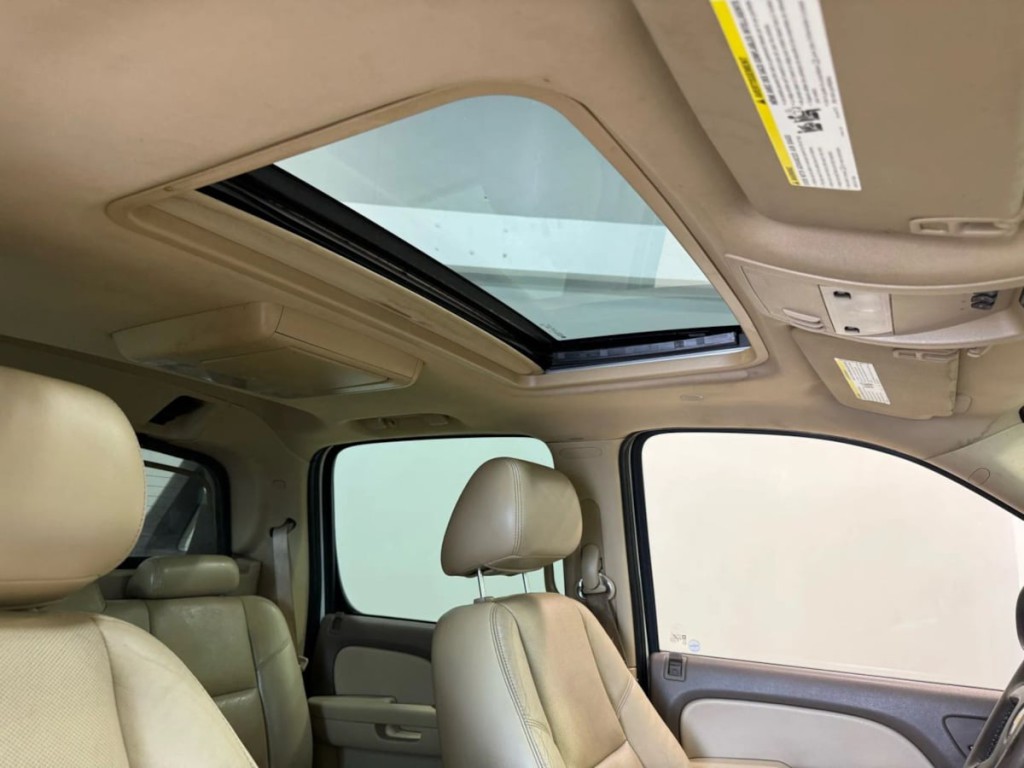 2011 Chevrolet Avalanche Image 25