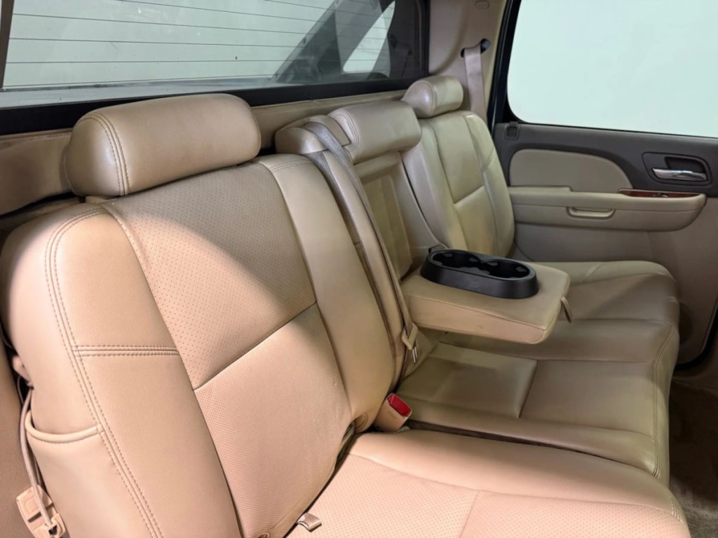 2011 Chevrolet Avalanche Image 26