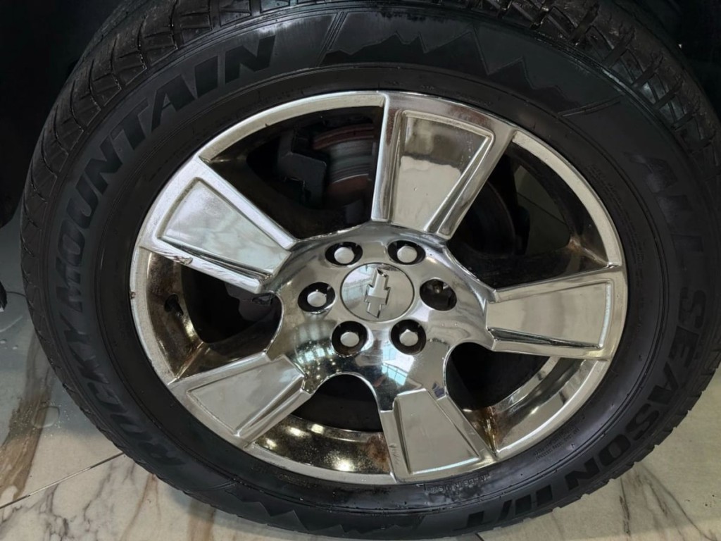 2011 Chevrolet Avalanche Image 28