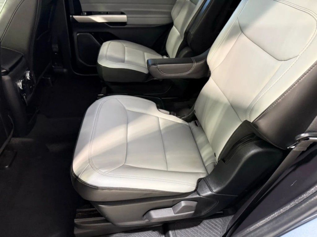 2021 Ford Explorer Image 25