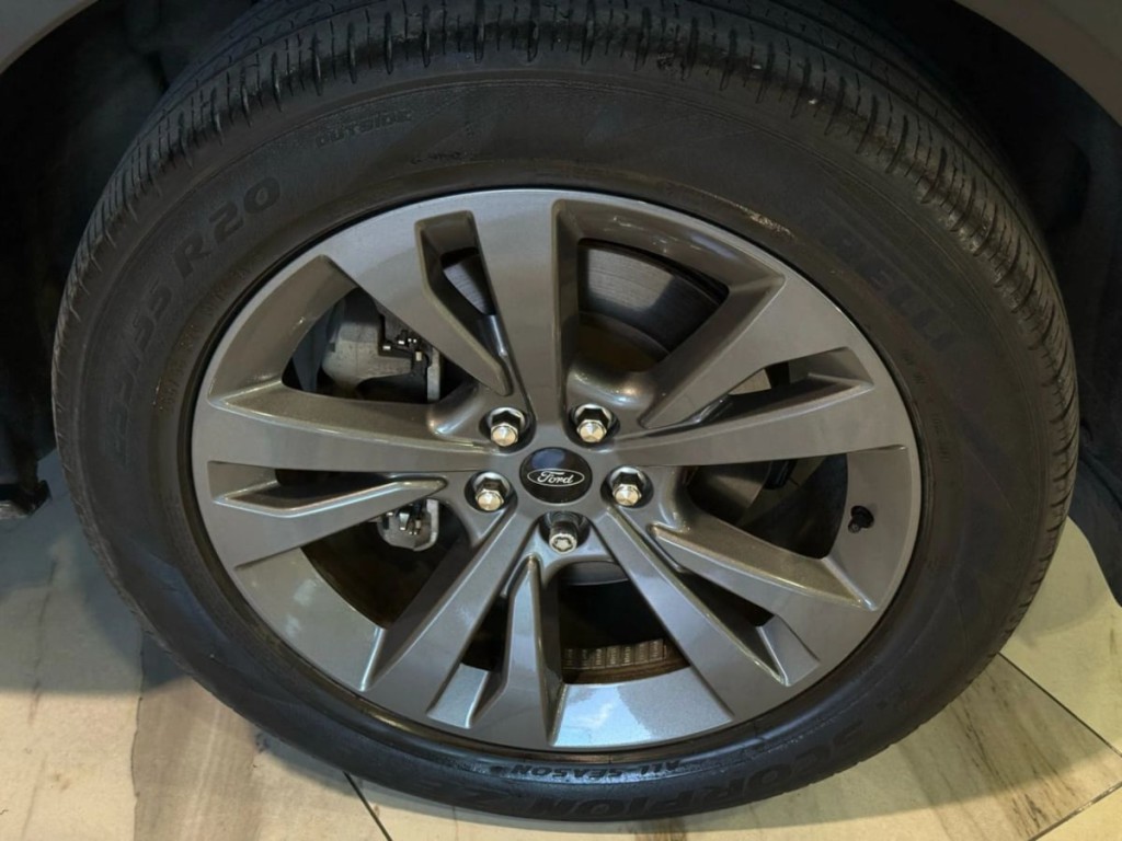 2021 Ford Explorer Image 32