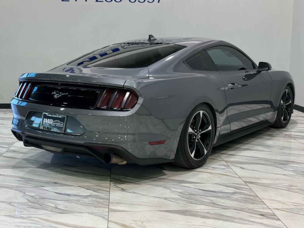 2022 Ford Mustang Image 6