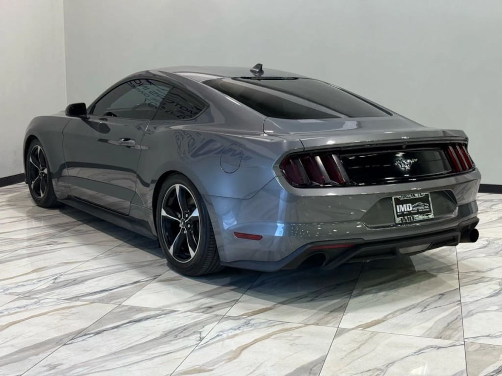 2022 Ford Mustang Image 8