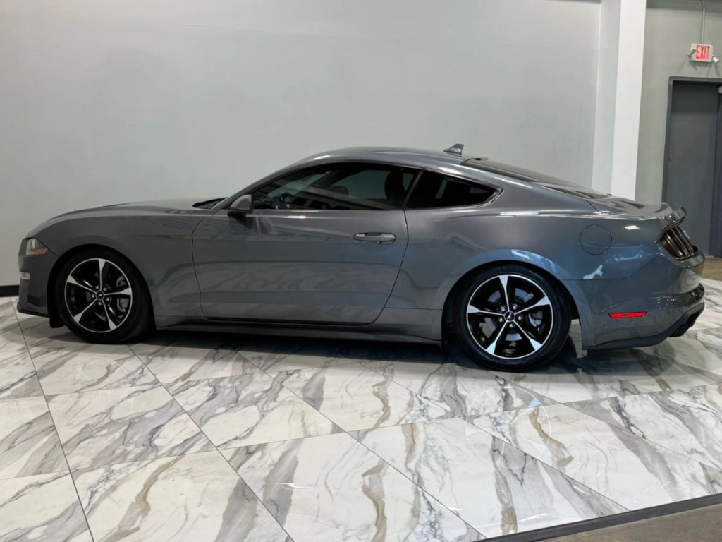 2022 Ford Mustang Image 9
