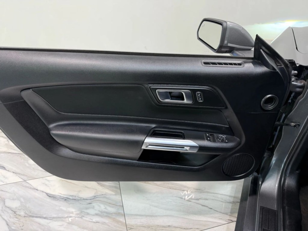 2022 Ford Mustang Image 11