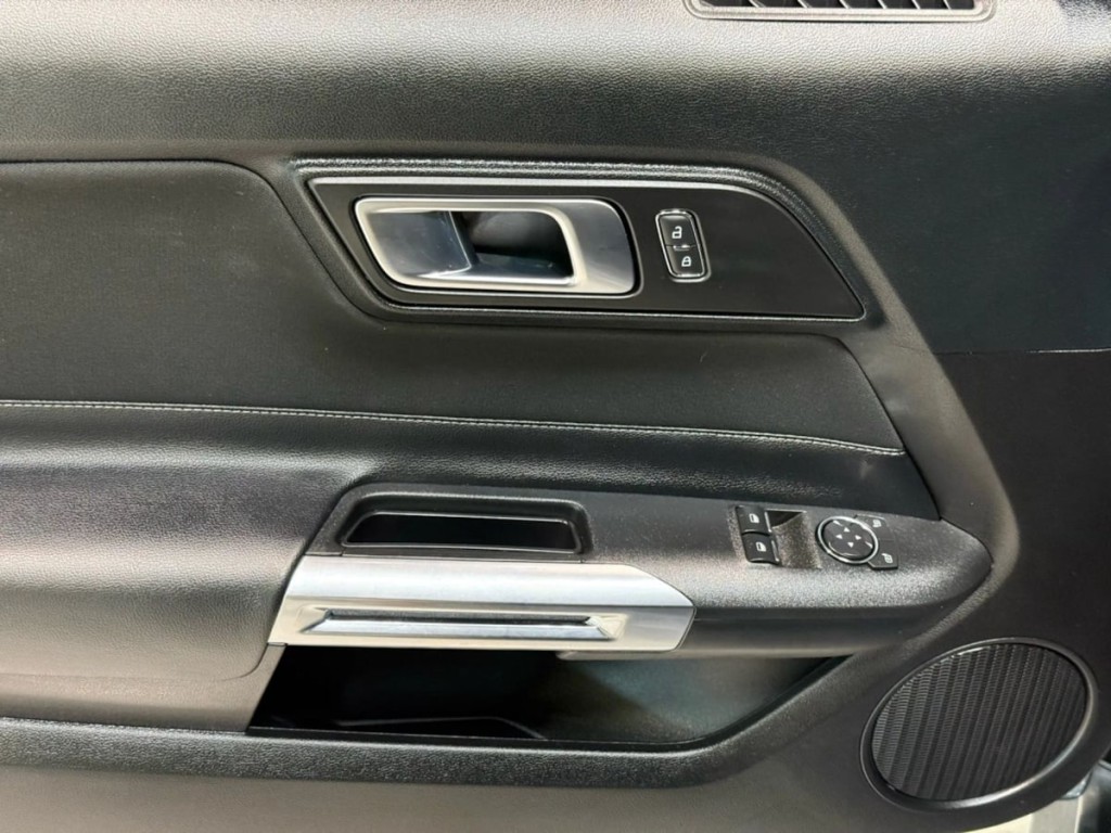 2022 Ford Mustang Image 12