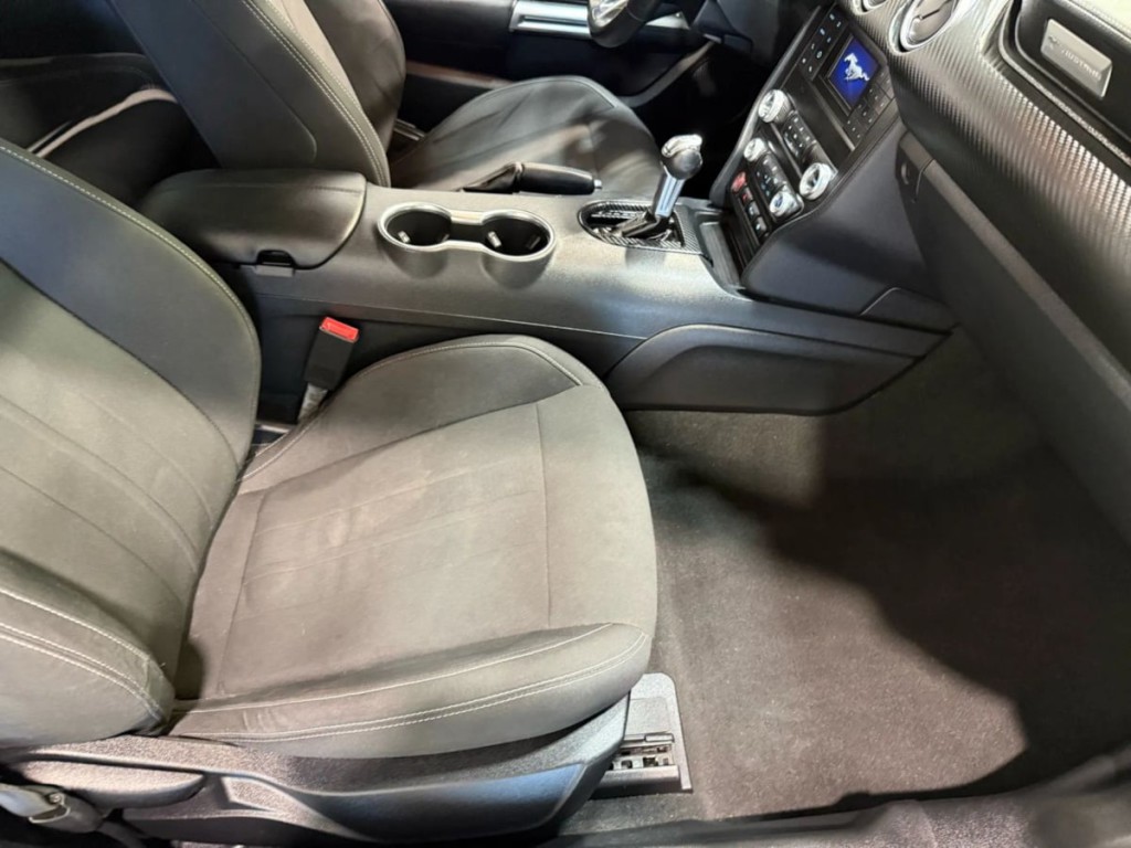 2022 Ford Mustang Image 27