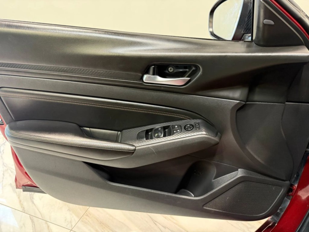 2021 Nissan Altima Image 10