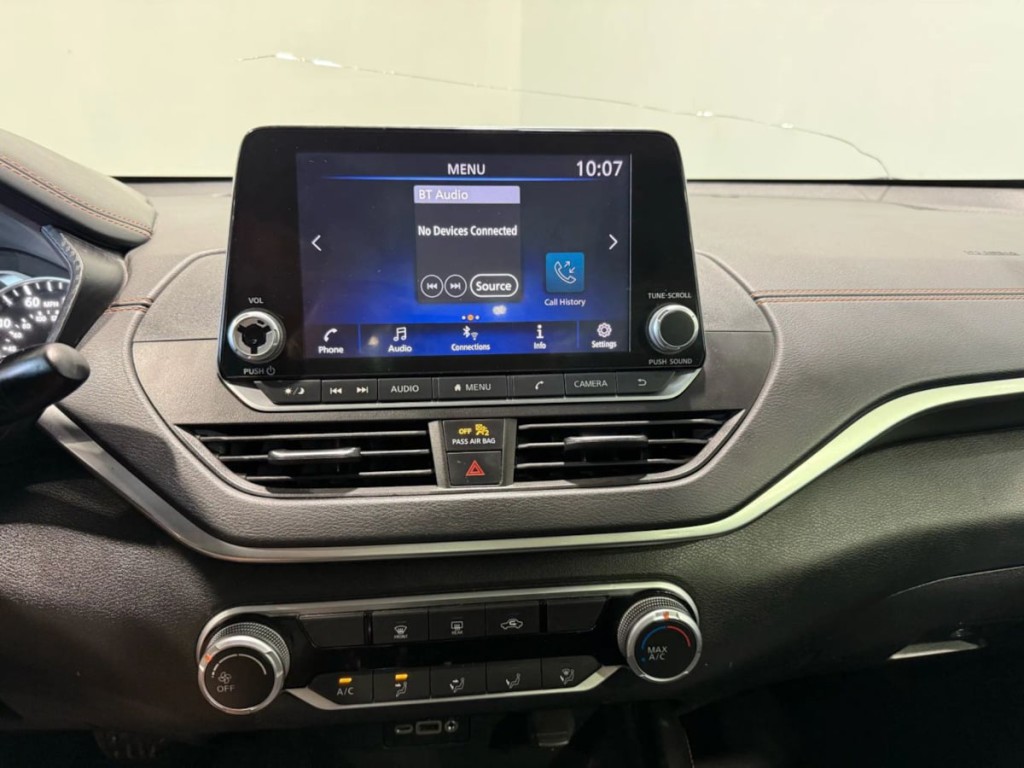 2021 Nissan Altima Image 17