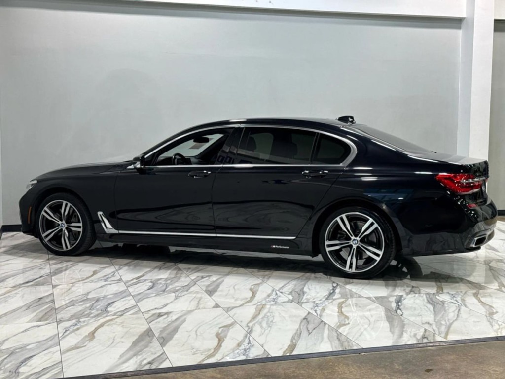 2017 BMW 7 Series Image 9