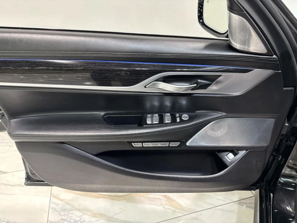 2017 BMW 7 Series Image 12