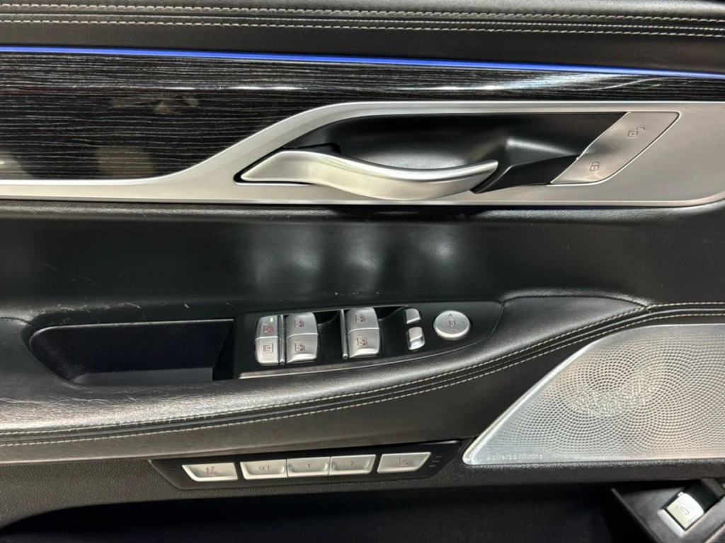 2017 BMW 7 Series Image 13