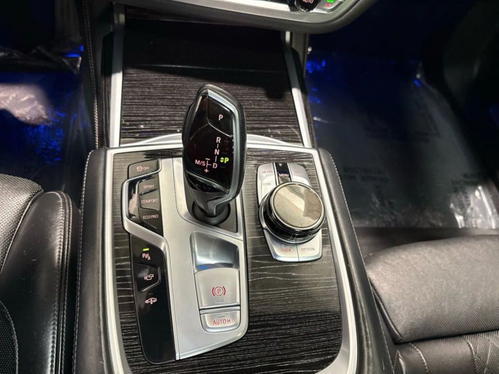 2017 BMW 7 Series Image 21