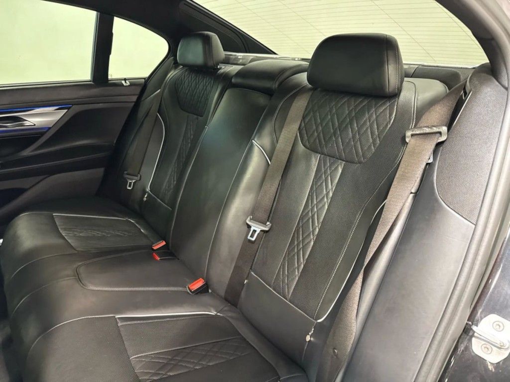 2017 BMW 7 Series Image 24