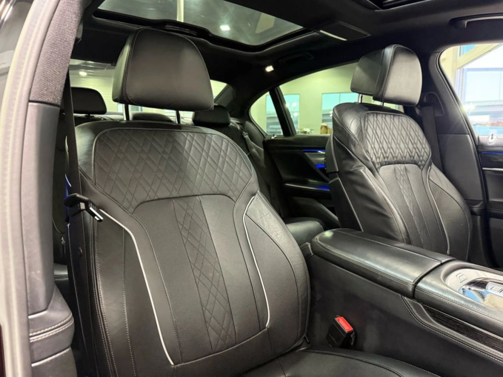 2017 BMW 7 Series Image 26