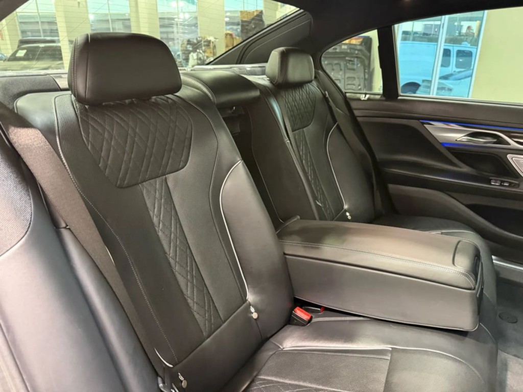 2017 BMW 7 Series Image 29