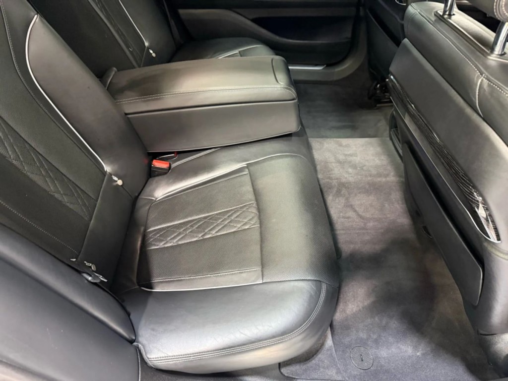 2017 BMW 7 Series Image 30