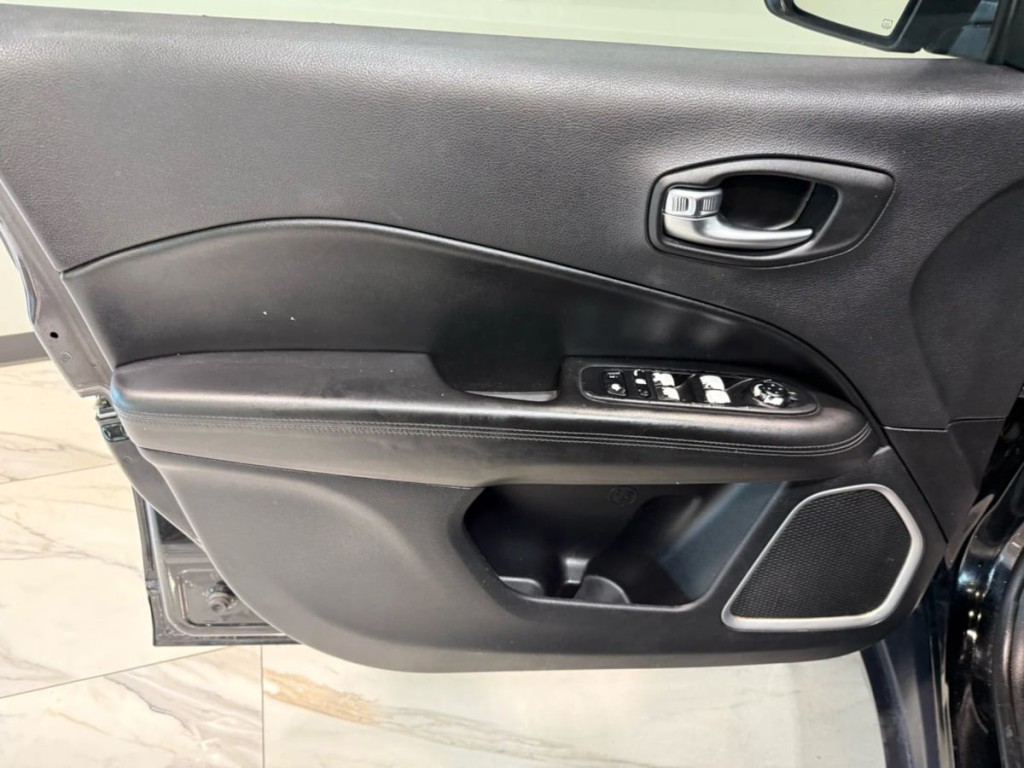 2018 Jeep Compass Image 11