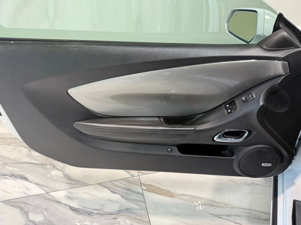 2011 Chevrolet Camaro Image 12