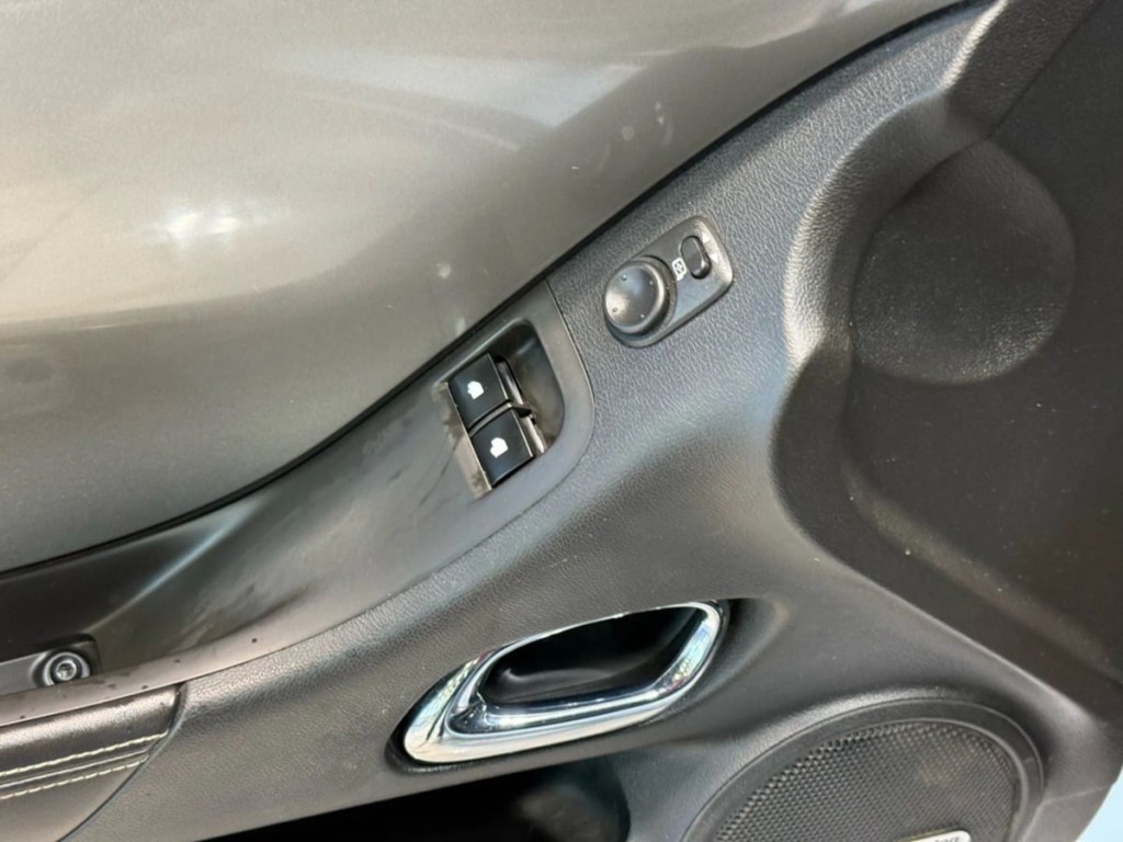 2011 Chevrolet Camaro Image 13