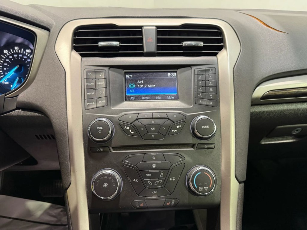 2015 Ford Fusion Image 18