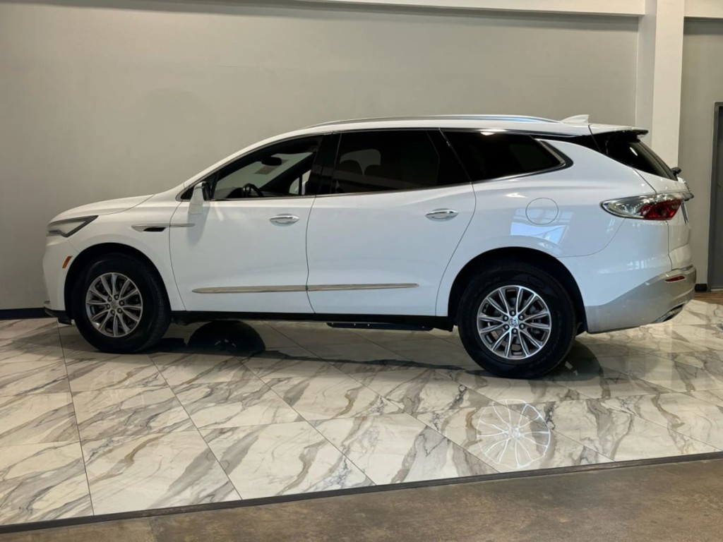 2023 Buick Enclave Image 9
