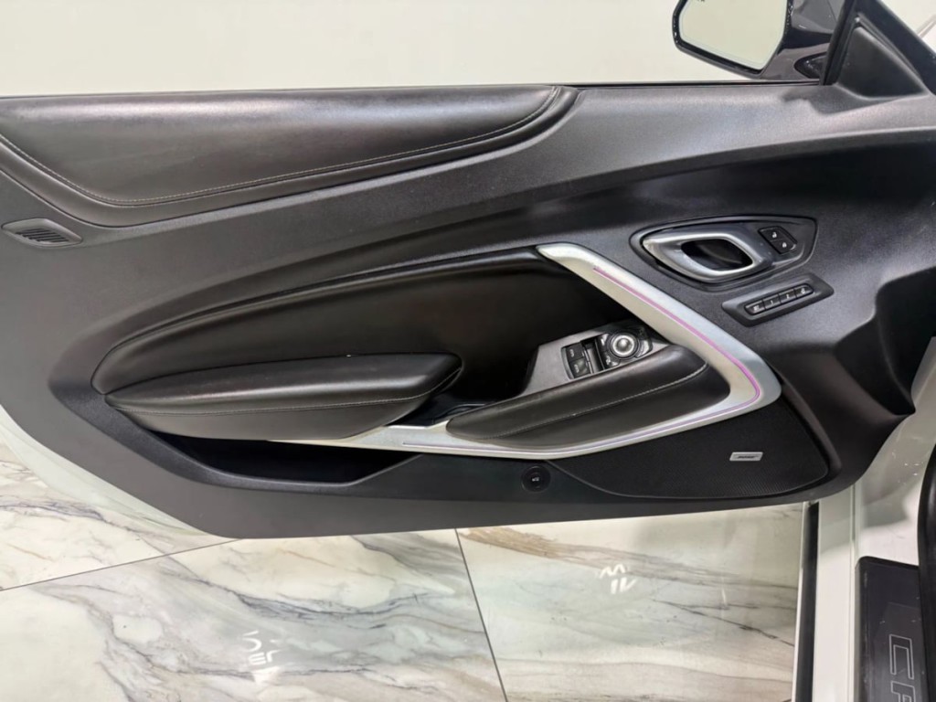 2018 Chevrolet Camaro Image 12